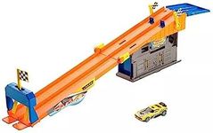 Hot Wheels Rooftop Race Garage Playset, Toy Car Racetrack with Gas Station Playset, Folds for Convenient Storage, Toy for Kids 4 Years Old & Up