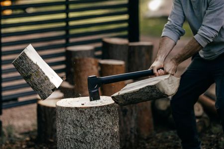 Fiskars Splitting Axe – Black/Orange, Heavy-Duty Wood Chopper