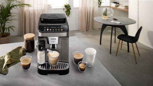 De'Longhi Magnifica Evo Bean to Cup Coffee Machine – Milk Frother, 7 Recipes, Black