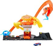 Hot Wheels City Toy Car Track Set, Pizza Slam Cobra Attack, Snake Tail Spiral Track with Randomizer, 1 Vehicle in 1:64 Scale