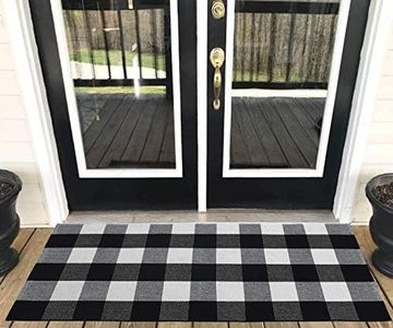 Levinis Buffalo Plaid Rug Outdoor - Retro Farmhouse Tartan Checkered Plaid Rug Black and White Hand-Woven Washable Floor Rugs for Kitchen/Bathroom/Entry Way/Laundry Room, 23.6'' x 51.2''