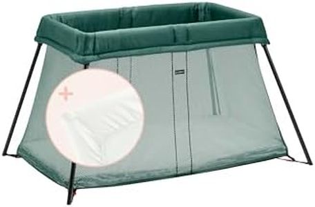 BabyBjörn Cuna de Viaje Light con Sábana Ajustable, Verde oscuro/Algodón, Blanco