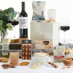 Classic Red Wine Hamper - Argentinian Malbec Plus Sweet & Savoury Treats To Share | Father's Day Hamper Gift Idea, Red Wine Gift Set For Birthdays and Celebrations | Wine Hampers For Men and Women