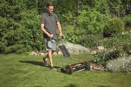 Fiskars StaySharp Plus Reel Mower – 43cm Blade-Free Cylinder Lawnmower