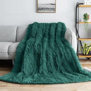 Uttermara Weighted Blanket 20 LBS Queen Size for Adults, Faux Fur Weighted Blanket with Luxury Long Fur, Fluffy Cozy Warm Sherpa Heavy Blankets for Sofa Bed, 60 x 80 inches, Forest Green