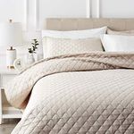 Amazon Basics Oversized Quilt Bed Set, Embossed Coverlet and Shams - King, Beige Diamond