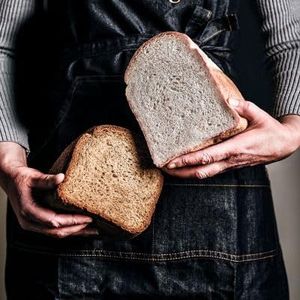 Lakeland Bread Maker Plus – Automatic Bread Machine with Multiple Settings