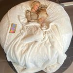 Bujtsy Indoor 6ft Giant Bean Bag XXL Extra Large Faux Fur Bean bag filled with Memory foam Adult Luxury Sac made in EU (Cream White Fur, 6ft /160 cm)