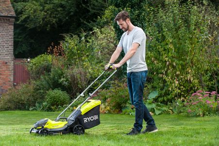 Ryobi 18V Cordless Lawnmower – 33cm Cutting Width