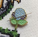 Hydrangea Magnetic Needle Minder