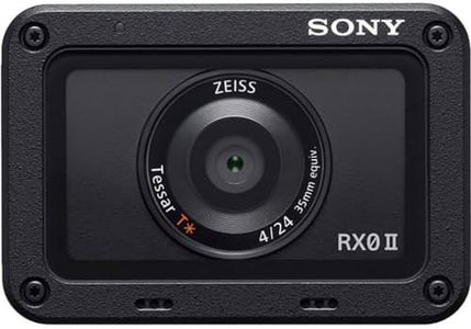 Sony RX0 II Creator Kit | Robuste, ultra-kompakte Kamera mit Aufnahmegriff VCT-SGR1 (1.0-Typ-Sensor, 24mm F4,0 Zeiss-Objektiv, wasserfest, 4K-Filmaufnahmen und neigbares Display für Vlogging), Schwarz