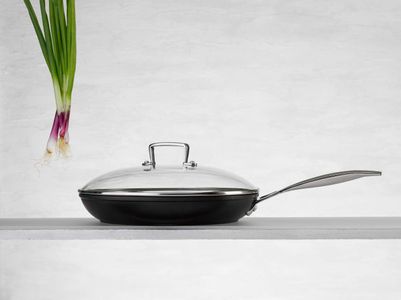 Le Creuset Non-Stick Frying Pan 28cm – Durable Easy-Clean Skillet