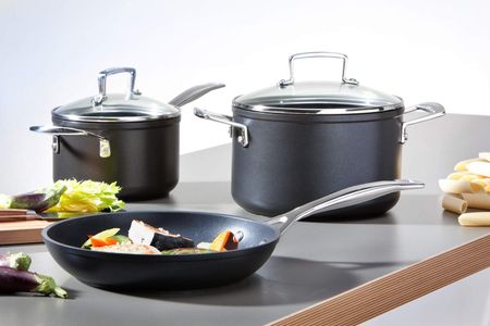 Le Creuset Non-Stick Frying Pan 28cm – Durable Easy-Clean Skillet