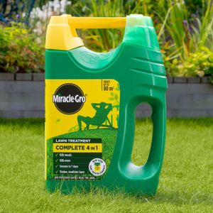 Miracle-Gro 4-in-1 Lawn Treatment – Weed, Feed & Moss Control