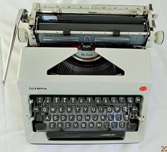 Vintage Olympia Typewriter DE LUXE