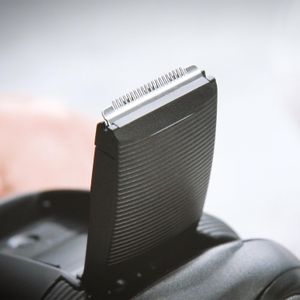 Remington R6 Aqua Electric Shaver – Wet & Dry Cordless Razor