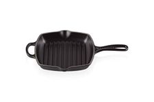 Le Creuset Signature Enamelled Cast Iron Grillit Frying Pan With Helper Handle and Two Pouring Lips, For All Hob Types and Ovens, 26 cm, Matte Black, 201832600