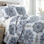 Southshore Fine Living, Inc. Full/Queen Quilt Bedding Set, Paisley Floral Full Size Bedspread, Boho Bedding Set for Queen or Full Size Bed, Coverlet Queen Size Quilt & Matching Shams, Blue on White