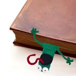 Zaruatu Crochet Bookmarks 3D Cute Bookmarks for Women Animal Knitted Bookmarks for Book Lovers Funny Bookmarks for Kids Unique Cool Book Marks New Year Birthday Present (Frog)