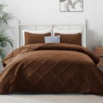 Exclusivo Mezcla Quilt Set California King Size, Soft Modern Striped Brown Cal King Quilt Bedding Set for All Seasons, Lightweight Quilt Bedspread Coverlet Set (1 Quilt, 2 Pillow Shams)