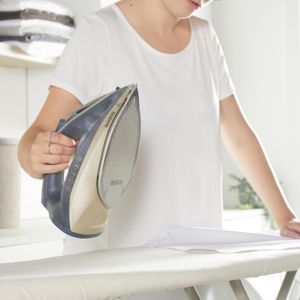 Beldray Titanium Cordless Steam Iron – Lightweight, Non-Stick Soleplate