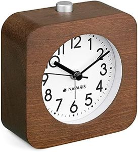 Navaris Réveil analogique Bois - Horloge à Aiguilles Classique avec Fonctions Heure Alarme Snooze et rétroéclairage - Réveil carré Bois foncé