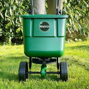 Miracle-Gro Rotary Lawn Seed Spreader – Easy Garden Coverage