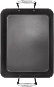 Le Creuset Non-Stick Roaster 35cm – Easy Release Bakeware