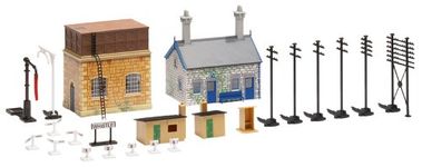 Hornby R8228 OO Gauge Building Extension Pack 2, Model Train Accessories for Adding Scenery & Buildings to Model Railway, Includes: Railway Cottage, Water Tower & Trackside Accessories - 1:76 Scale