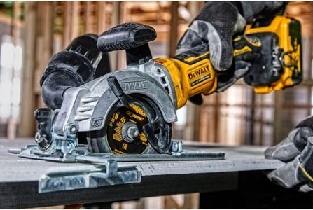 DEWALT 18V XR Compact Circular Saw – Cordless Power Tool