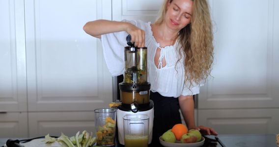 Kuvings REVO830 Slow Juicer – Red Cold Press Juice Extractor