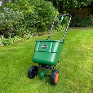 Miracle-Gro Rotary Lawn Seed Spreader – Easy Garden Coverage