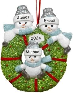 iDIY Bolas de Navidad Personalizadas - Nombres y Año Grabados - Adorno Navidad Personalizado para Familias - Detalles Navidad en Resina Premium - Familia de 3