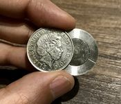 MAGIC 10 pence SPLIT COIN / 10p SPLIT COIN MAGIC TRICK