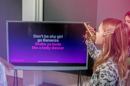 Lucky Voice Bluetooth Karaoke Machine – Gold