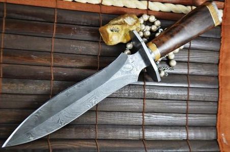 Coltello da caccia in acciaio Damasco, fatto a mano, personalizzato