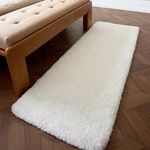 Disolla White Bath Mat 24’’x70’’ Non Slip Soft Absorbent Plush Bath Rug Machine Washable Shaggy Luxury Bathroom Rug for Bathroom Floor, Tub, and Shower