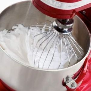KitchenAid Artisan Stand Mixer – Almond Cream