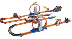 Hot Wheels Toy Car Track Set, Track Builder Playset Total Turbo Takeover with 1:64 Scale Vehicle, Motorized Booster, Multiple Configurations