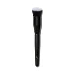 e.l.f. Camo Liquid Blush Brush, Angled Blush Brush Ideal For Applying & Blending Colours On Cheeks, Soft, Dense Bristles, Vegan & Cruelty-free