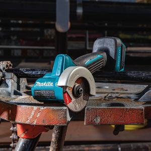 Makita 18V Cordless Disc Cutter – Compact Power Tool