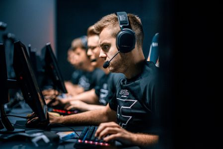 SteelSeries Arctis Pro Wireless Gaming Headset – High-Fidelity Audio