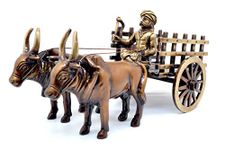 Two Moustaches Vintage Bullock Cart Design Brass Decor Showpiece, Weight - 1.8 Kg, Home Decor Items for Living Room, Show Pieces for Home Decor, Aesthetic Room Decor Items, 9 Inches, Pack of 1