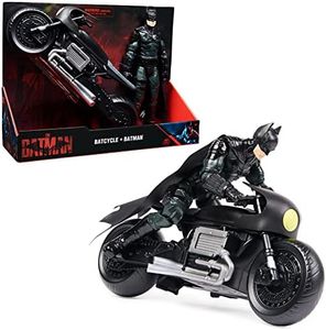 DC Comics Batman The Batman Authentique Bat-Cycle avec Figurine d'action Batman de 30 cm avec Cape en Tissu au Look cinématographique Batman