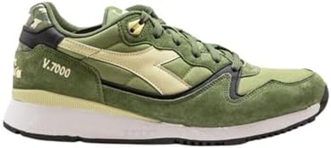 Diadora V as Velocity, this shoe was born as a retro-running shoe, with a tapered silhouette originally designed for road racing. The V7000 evolves to become the unisex sneaker capable of unir, C9991