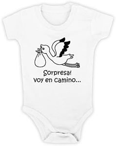 Clickink Body bebé Sorpresa, voy en camino. Regalo bebé. Regalo divertido. Regalo original. Bebé friki. Regalo abuelos, regalo tíos. Body bebé algodón. Manga corta. (Blanco, 3 meses)