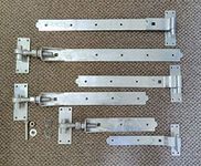 Infinity Decor 2 x 24 inch 600mm Heavy Duty Cranked Hook and Band Hinges Weatherproof in Galvanised Zinc for Garden/Shed/Barn or Garage Gates