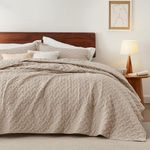 Bedsure Queen Quilt Bedding Set - Lightweight Spring Quilt Full/Queen - Light Camel Bedspread Queen Size - Bedding Coverlet for All Seasons (Includes 1 Quilt, 2 Pillow Shams)