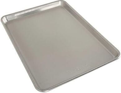 Nordic Ware 45300 Naturals Baker's Bandeja de aluminio de cuarto de hoja, utensilios para hornear premium para hornear y recalentar comidas pequeñas, fabricada en los Estados Unidos, color plateado