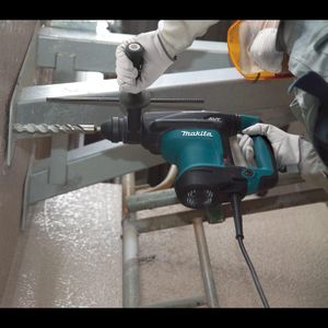 Makita 32mm SDS-Plus Rotary Hammer – AVT, 110V, with Carry Case